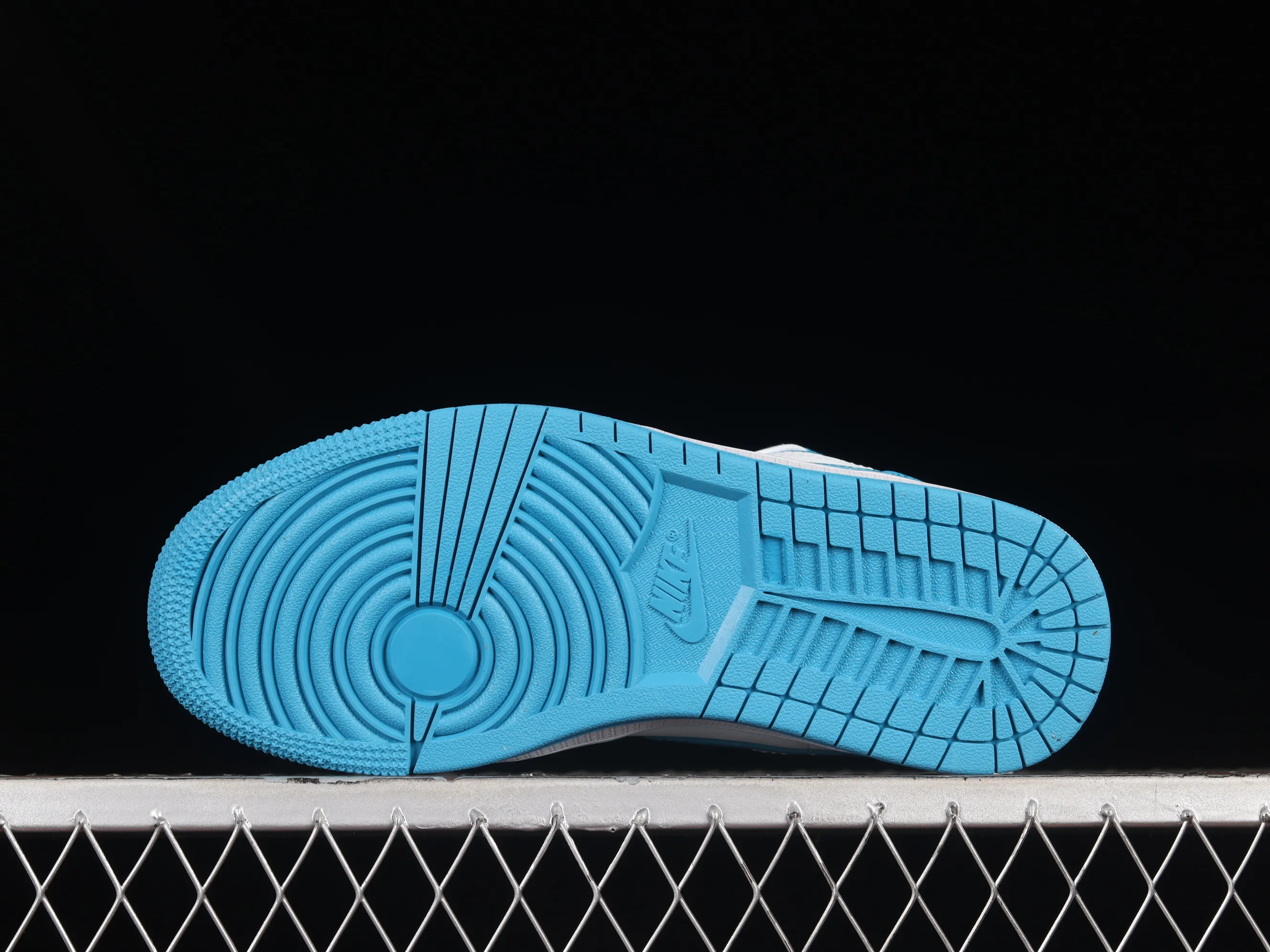 All categories Air Jordan Jordan series basketball shoes Air Jordan 1 Low Z version Air Jordan 1 Low "Aquatone" Joe 1 blue and white low-top cultural and casual sneakers 553560-174